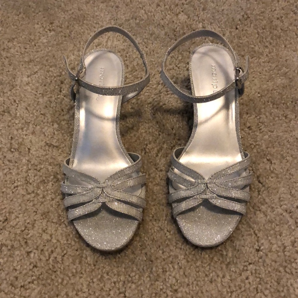 Like New Silver Maripe Dressy Sandals Size 7
